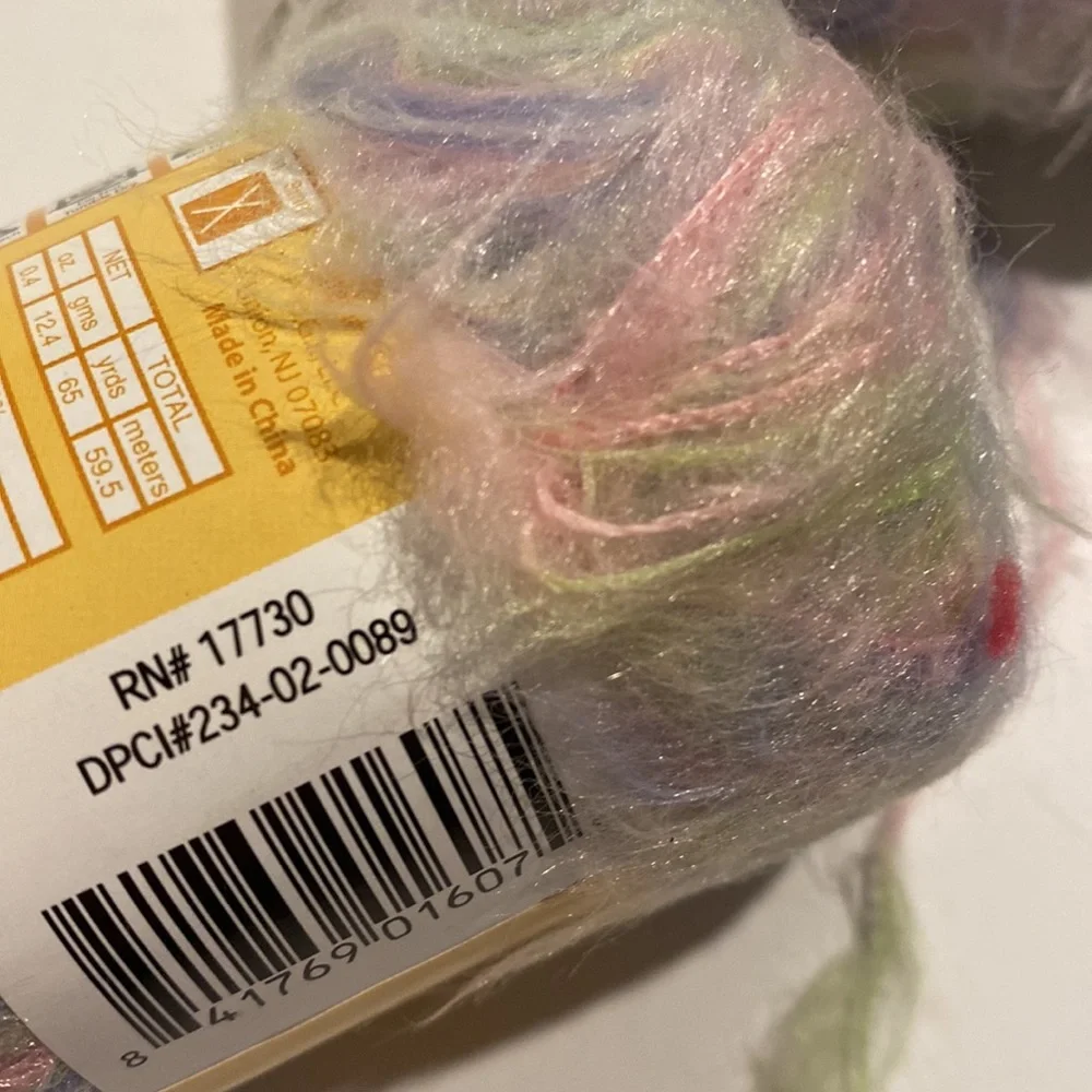Knitting Fuzzy Fur Multicolor Yarn 4 Skeins New .4 oz/65 yds (e) - Picture 3 of 6